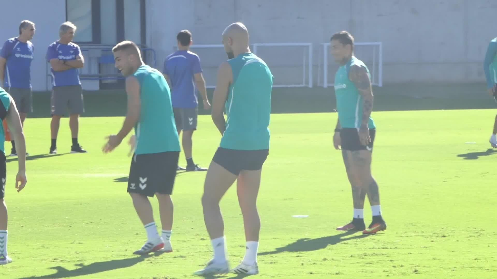 va primer entreno de amrabat con el betis