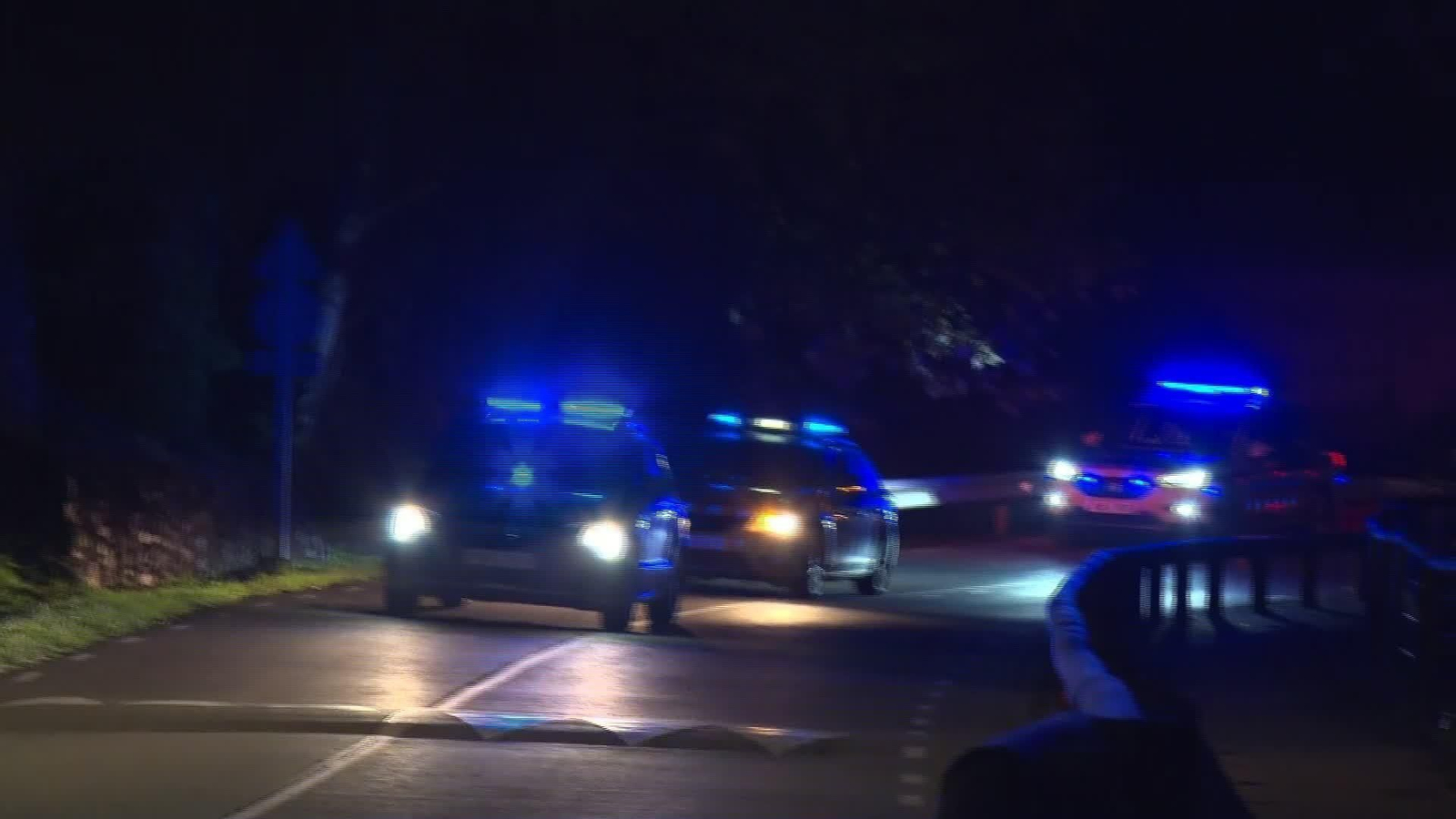 M010-BARCELONA RETIRADA BUS ACCIDENTADO NOCHE