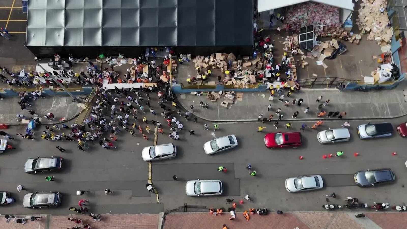 D006-COLOMBIA RECOGIDA AYUDA TRAS TERREMOTO