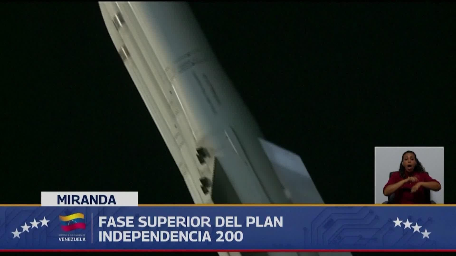 X007-VENEZUELA MADURO FIRMA LEY DEFENSA