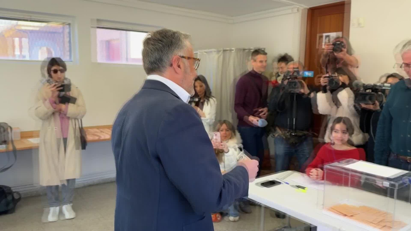 D019-LEON ELECCIONES CYL VOTACION CARLOS POLLAN VOX