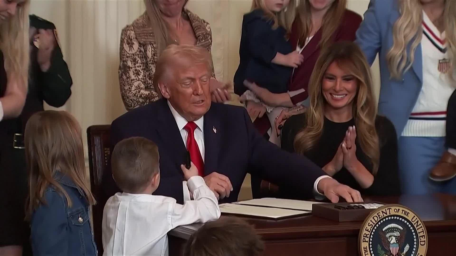 va trumpmelania niños