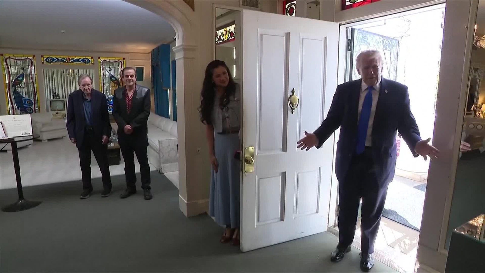 M022-EEUU TRUMP EN CASA DE ELVIS PREYSLER