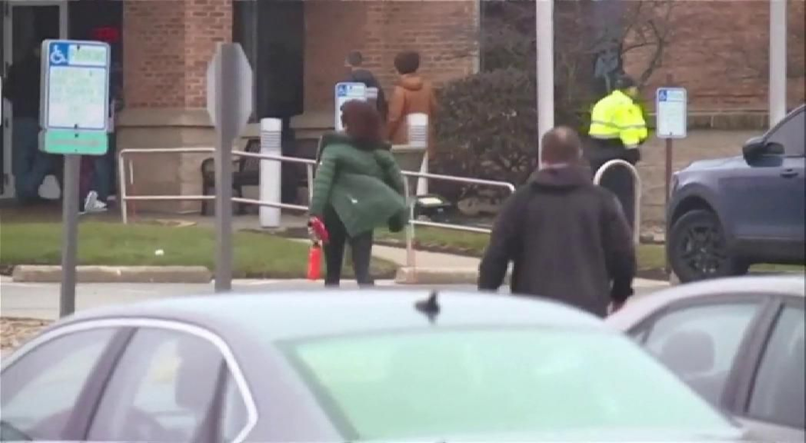 Al menos tres muertos y seis heridos en un tiroteo en un colegio de Wisconsin (EEUU)