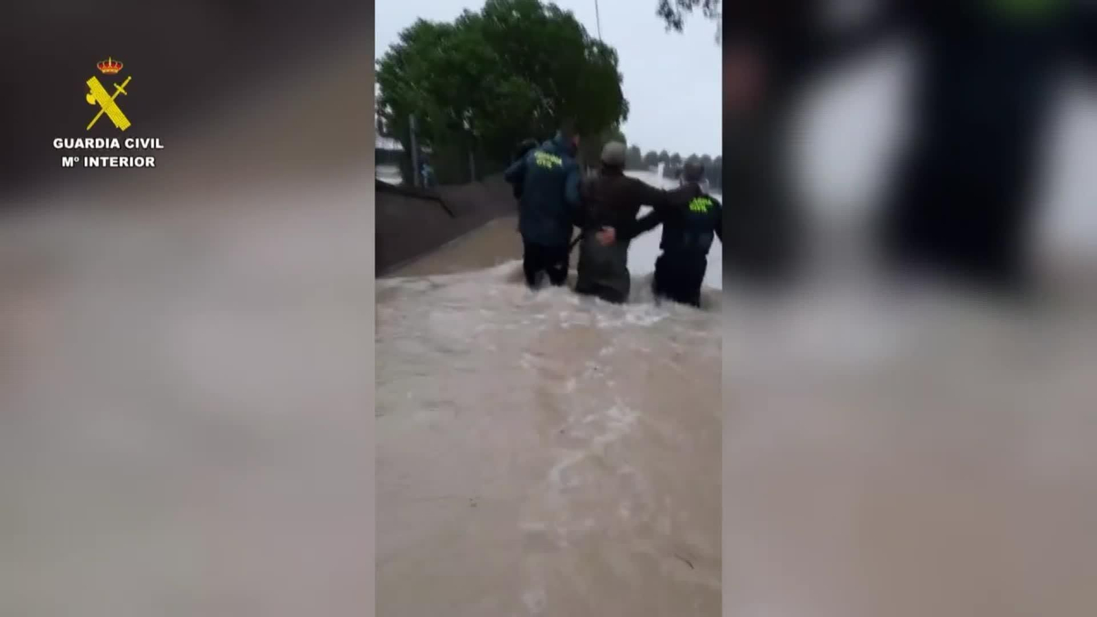 J068-EDI VARIOS MUCHA AGUA