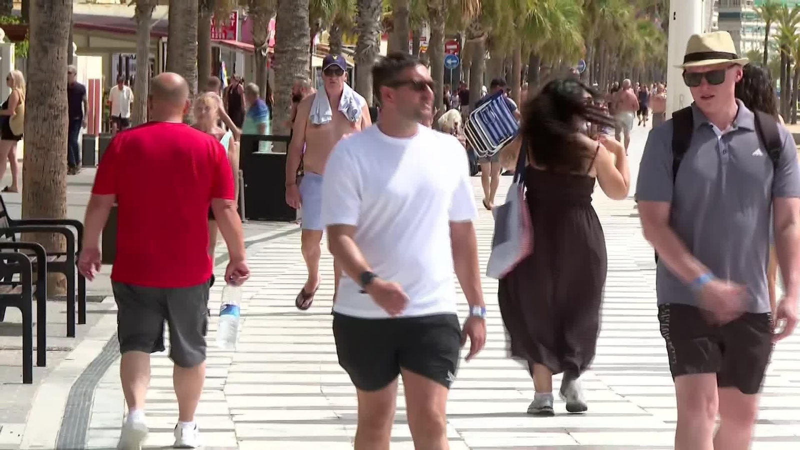 S014-ALICANTE BAÑISTAS EN BENIDORM