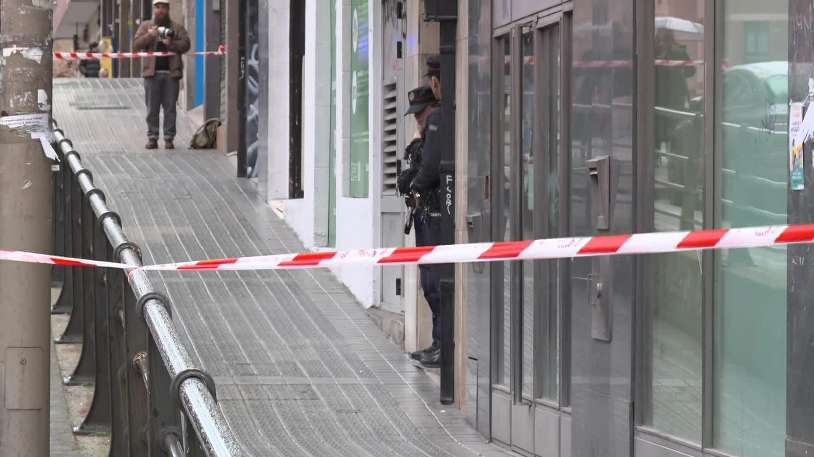 V052-BILBAO MUJER MATA A PAREJA