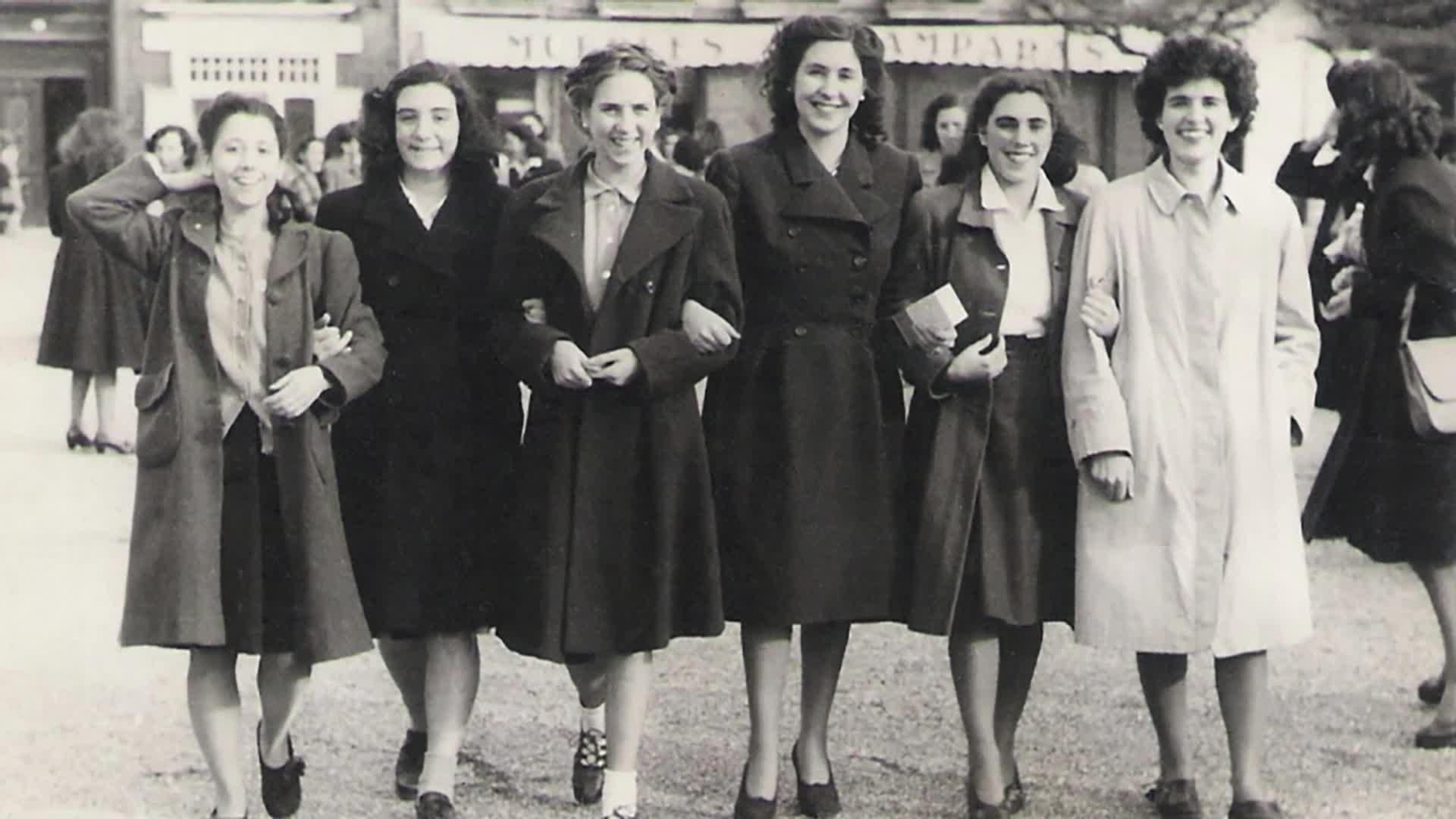 web costureras de balenciaga