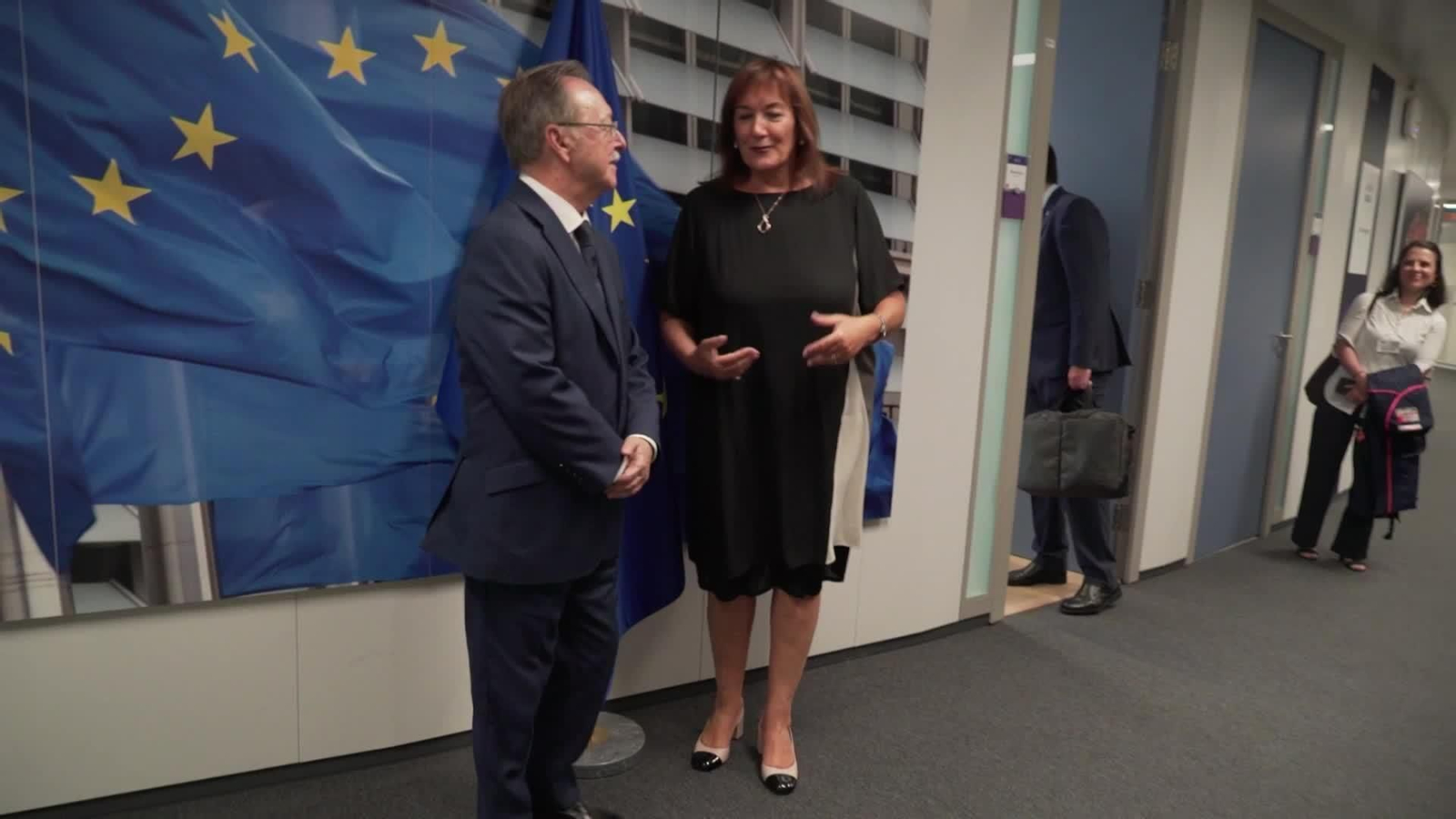 M074-BRUSELAS REUNIÓN VIVAS CON COMISARIO INTERIOR Y MEDITERRANEO