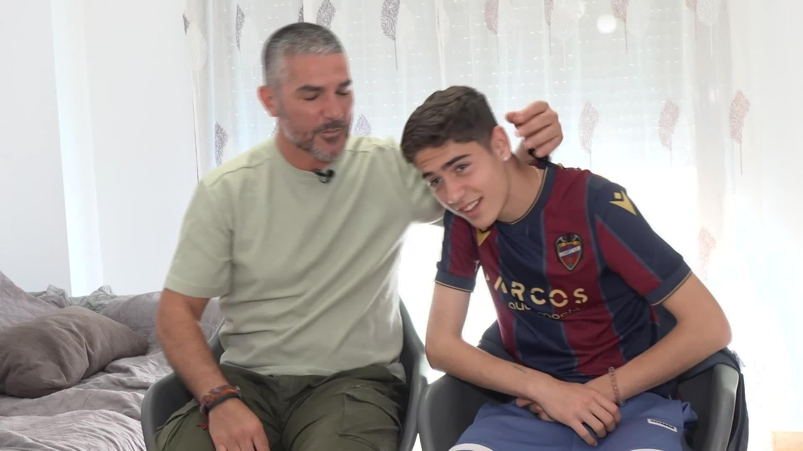 M056-VARIOS ADOLESCENTES EN ECONOMIA FAMILIAR