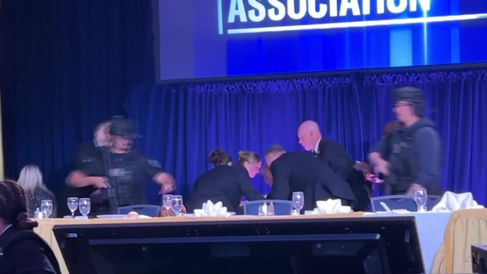 D004-EEUU EVACUACION TRUMP CENA CORRESPONSALES