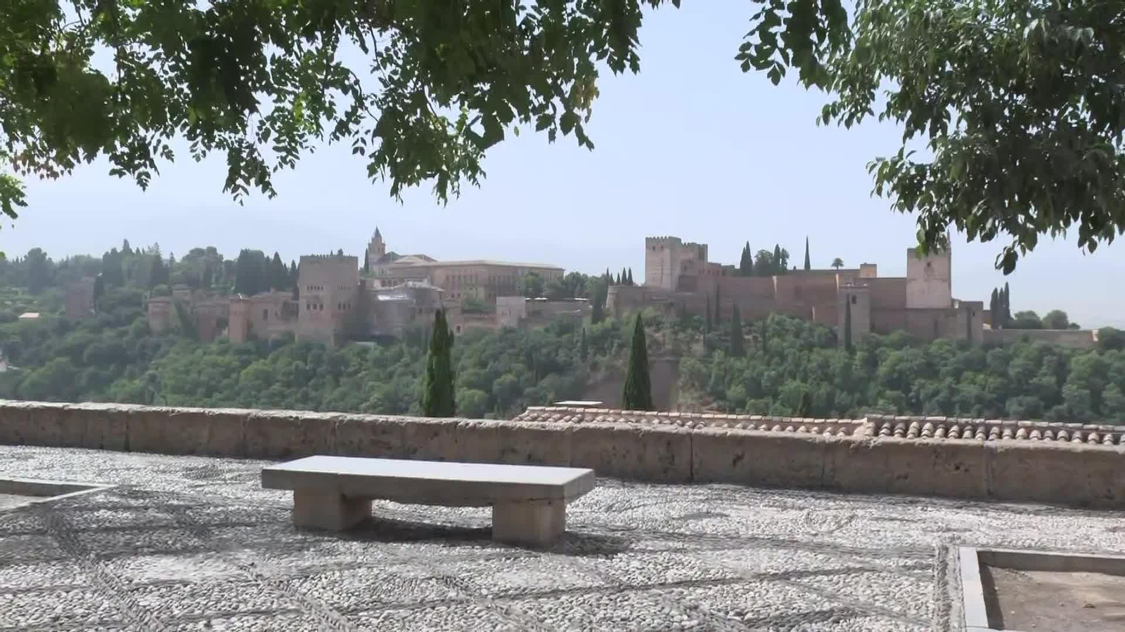 X047-GRANADA CALOR AFECTA AL CARACTER