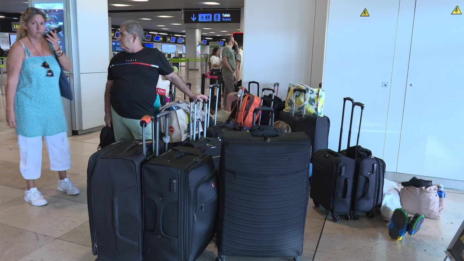 J017-MADRID VENEZOLANOS AEROPUERTO BARAJAS