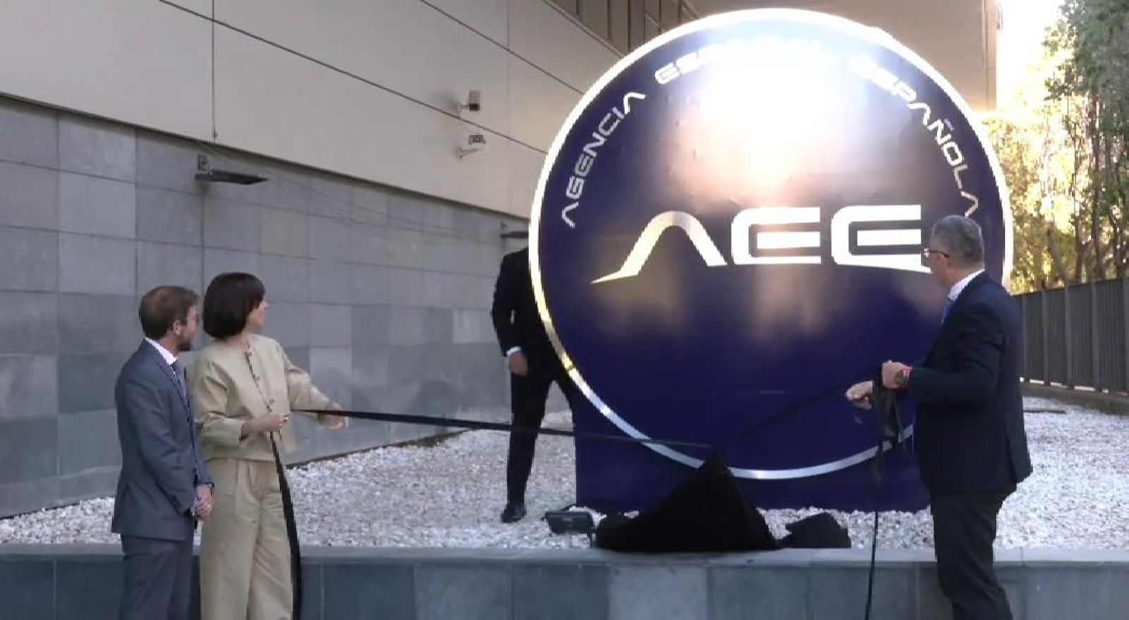 La ministra de Ciencia desvela el logo de la Agencia Espacial Española
