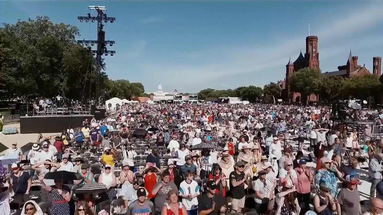 L007-EEUU TRUMP REZOS CASA BLANCA