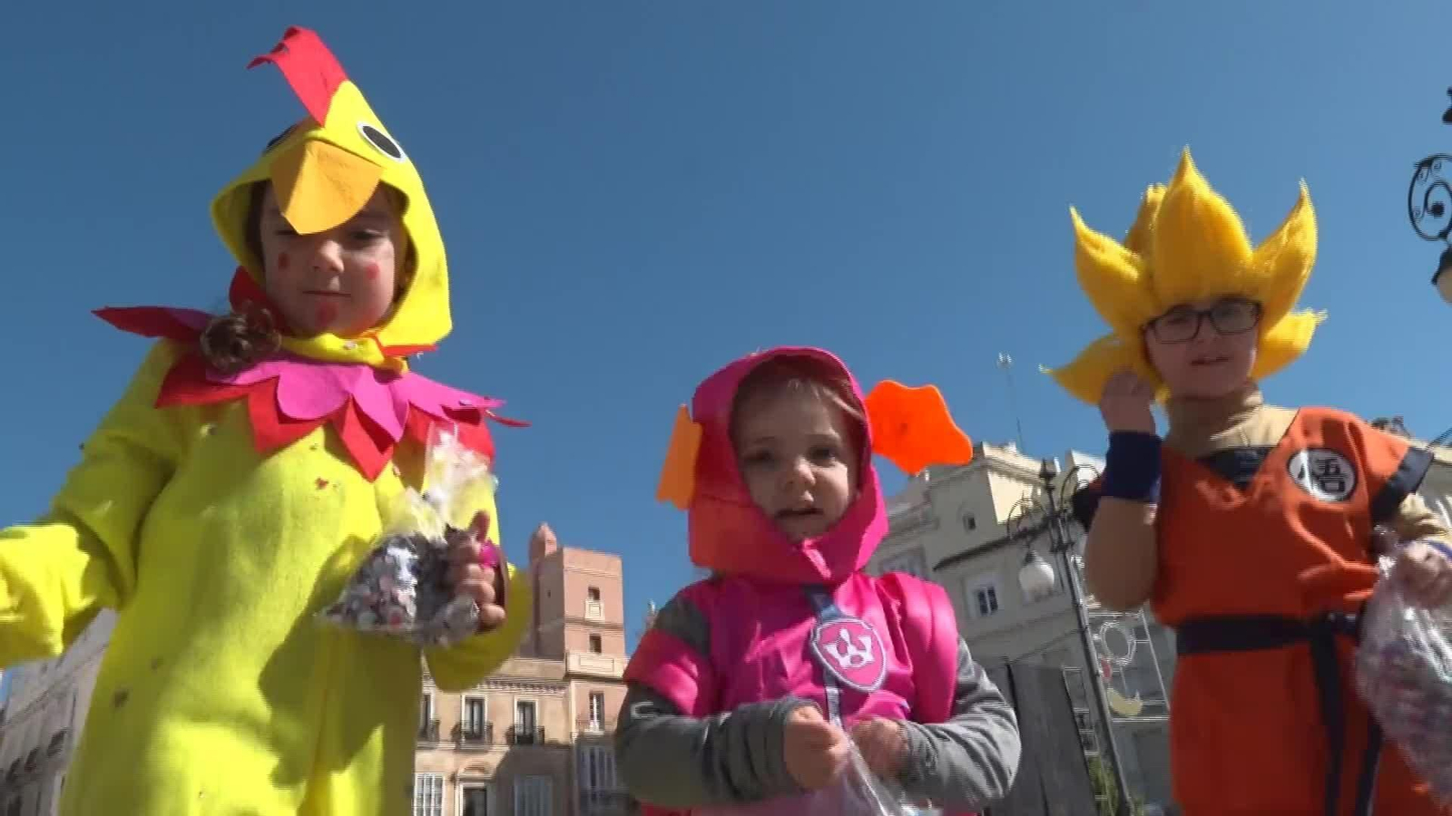 D045-CADIZ AMBIENTE CARNAVAL DOMINGO TARDE CON TOTALES