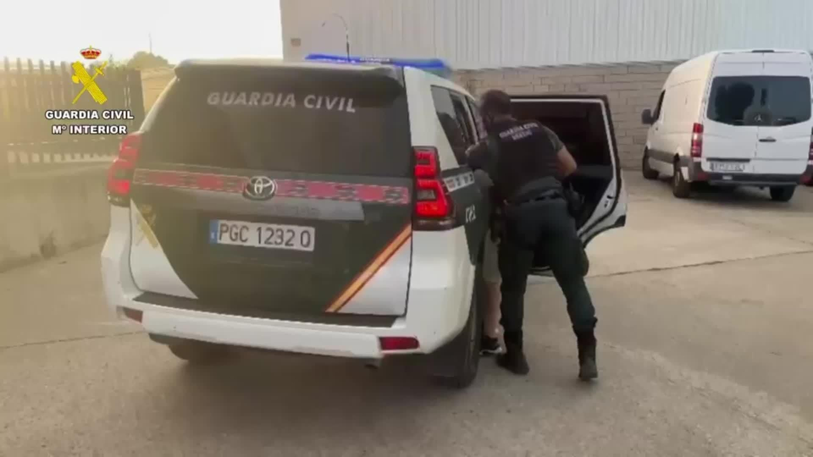 J014-IMAGENES GCIVIL DESALOJO VECINOS VILLA DEL PRADO AYER