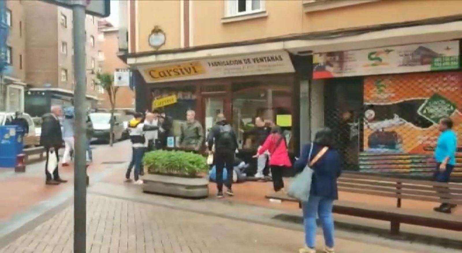 Vecinos de Baracaldo consiguen echar a unos okupas de una vivienda Vecinos de Baracaldo consiguen echar a unos okupas de una vivienda