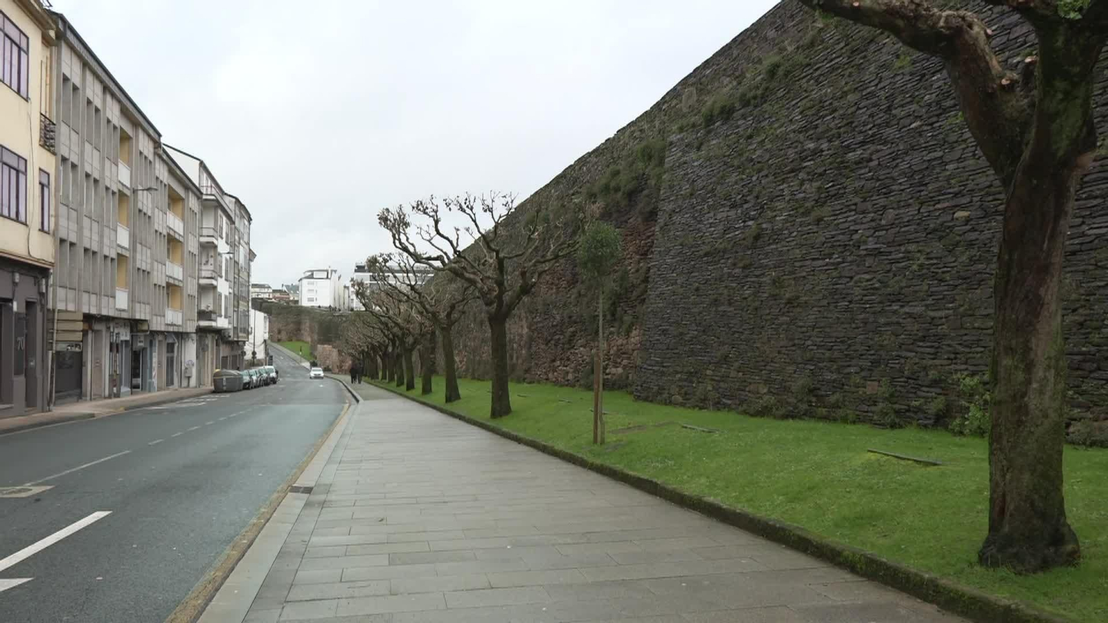 D042-LUGO DERRUMBE MURALLA