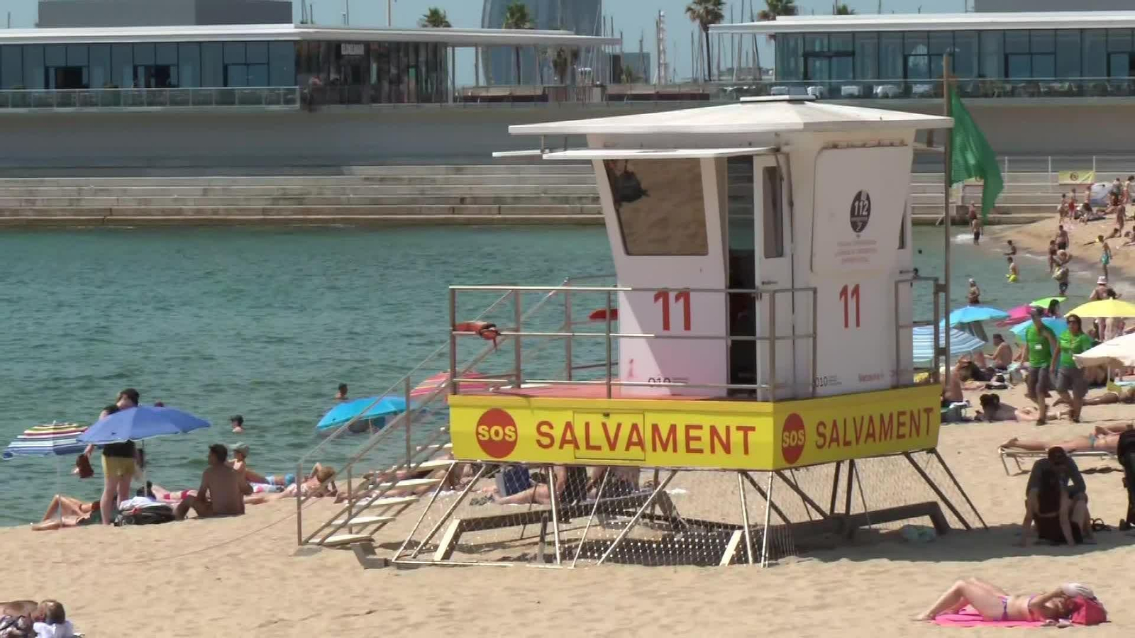 L028-VARIOS LLEGAN SOCORRISTAS A LAS PLAYAS