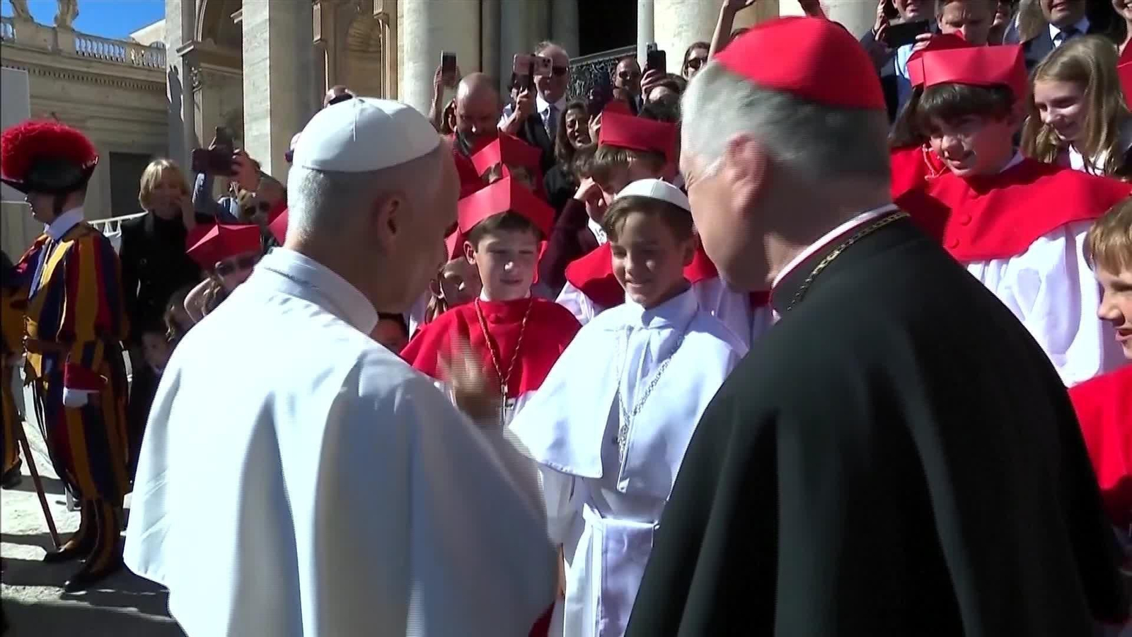 X079-VATICANO EL PAPA CON JÓVENES DE CHICAGO