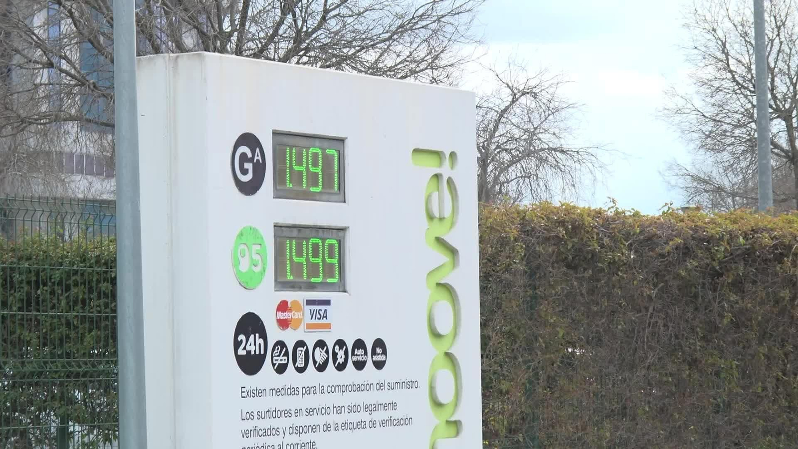 J049-SEVILLA COLAS EN GASOLINERAS