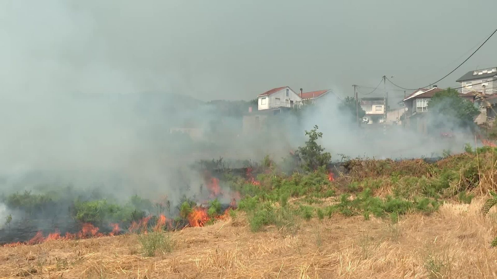 J069-LUGO INCENDIO GUIMAREI TARDE