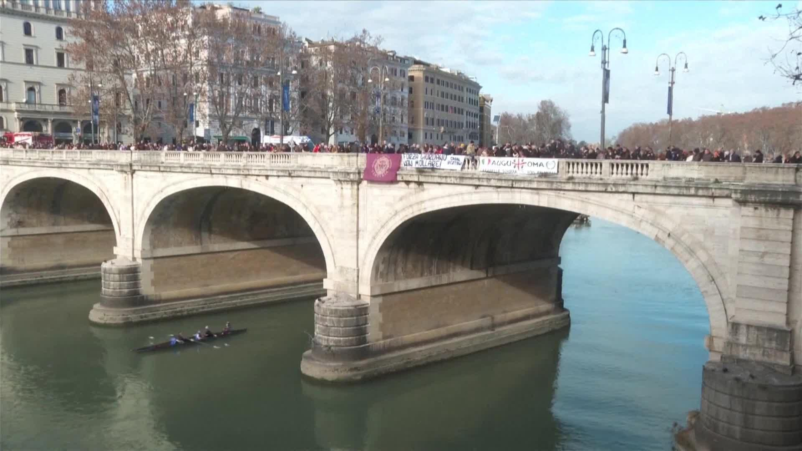 J035-ITALIA BAÑO RIO TIBER AÑO NUEVO