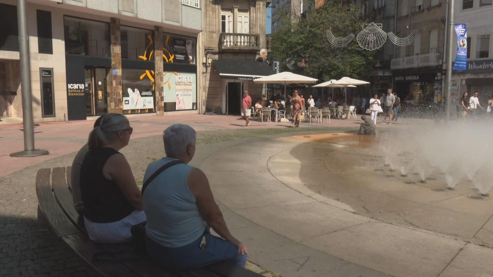 Gente con calor en Pontevedra
