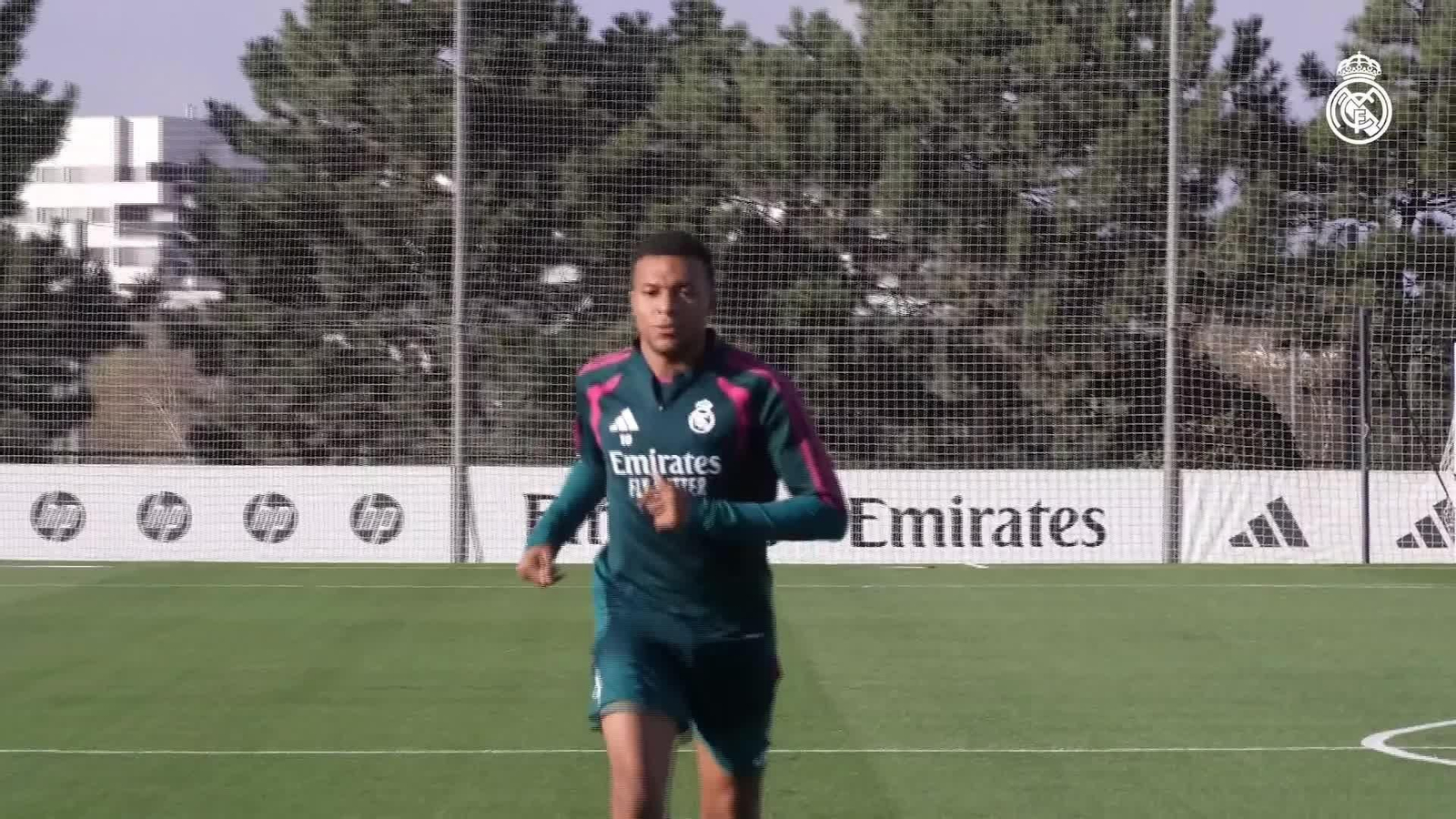 M012-MADRID MBAPPE ENTRENA EN SOLITARIO VALDEBEBAS