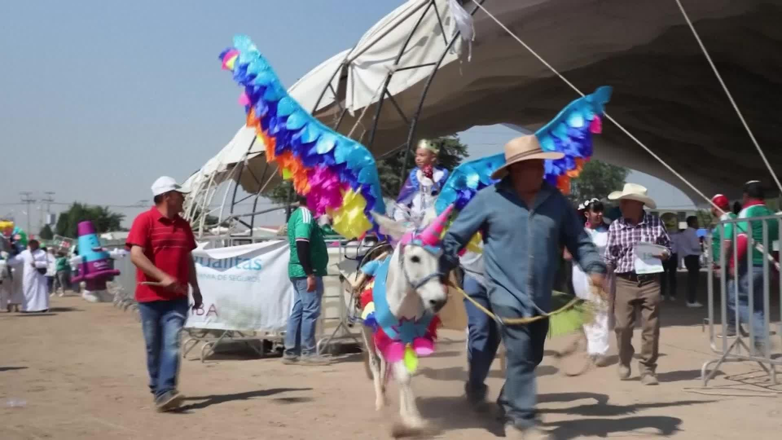 S003-MEXICO CELEBRACION 1 DE MAYO FIESTA BURROS