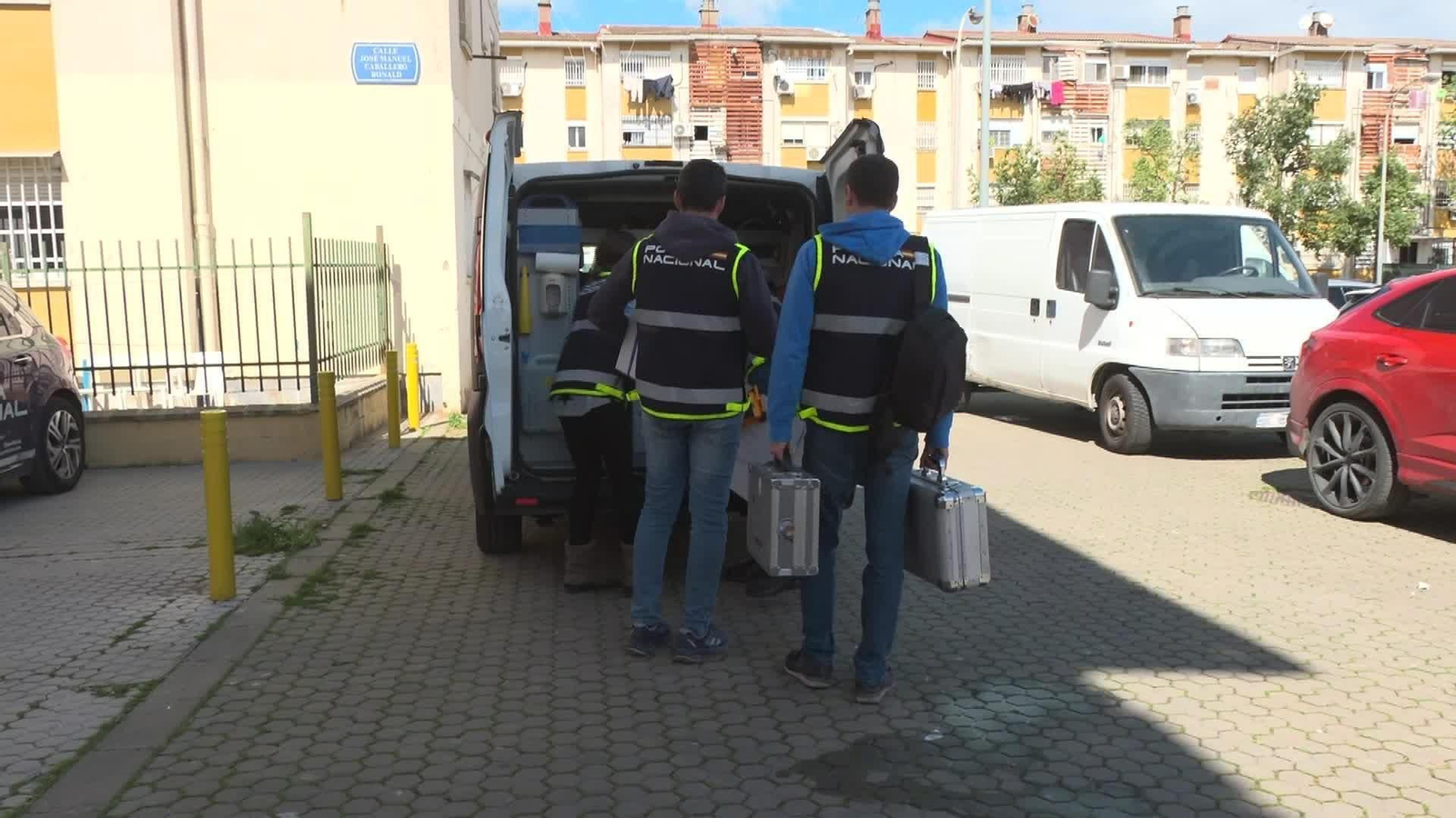 M060-SEVILLA REDADA EN LAS 3000 VIVIENDAS