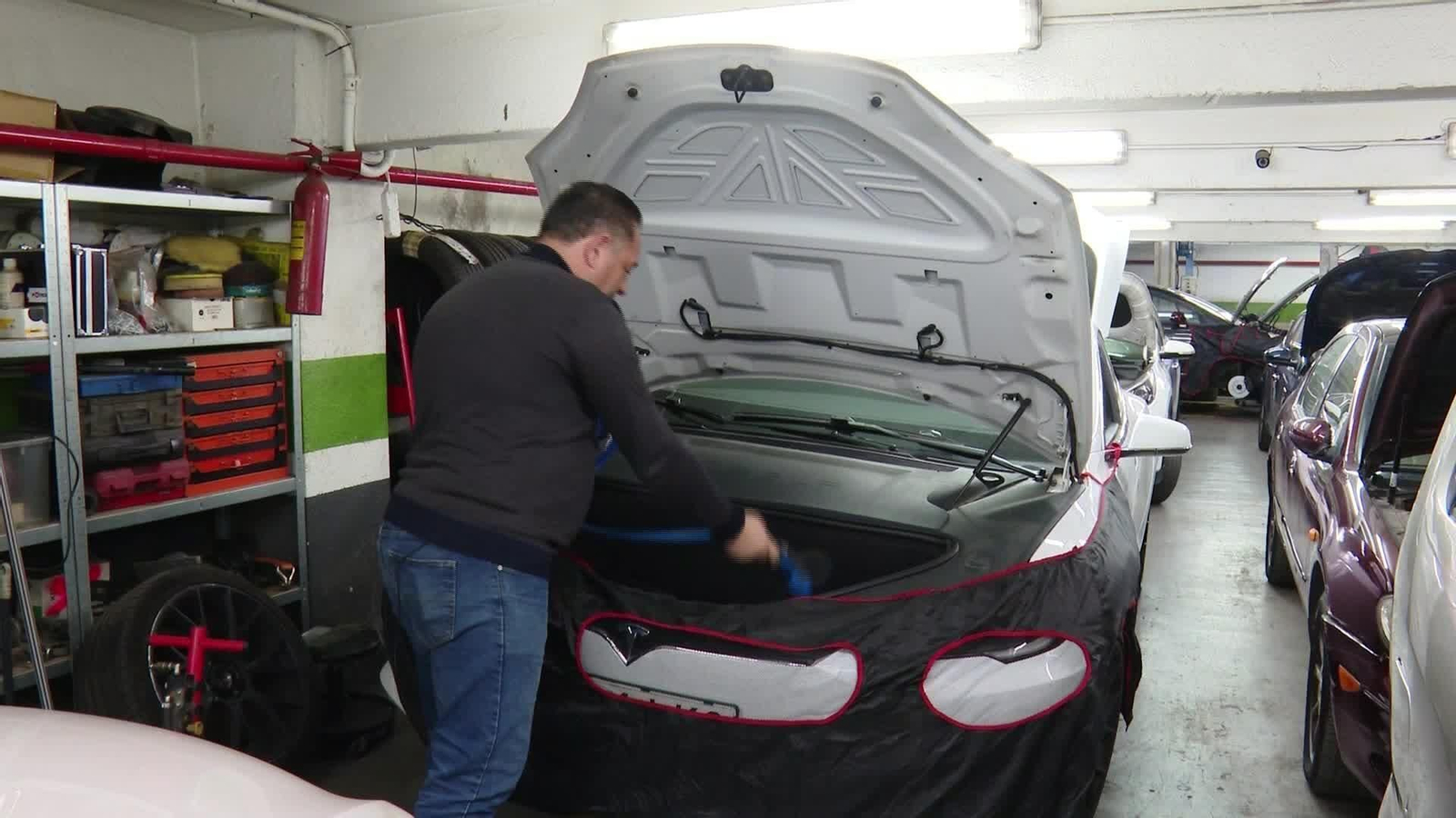 V012-EDI-BARCELONA FALTAN MECANICOS COCHES ELECTRICOS OK