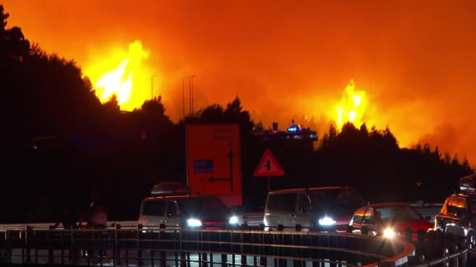 V050-CROACIA 36 HERIDOS EN UN INCENDIO FORESTAL
