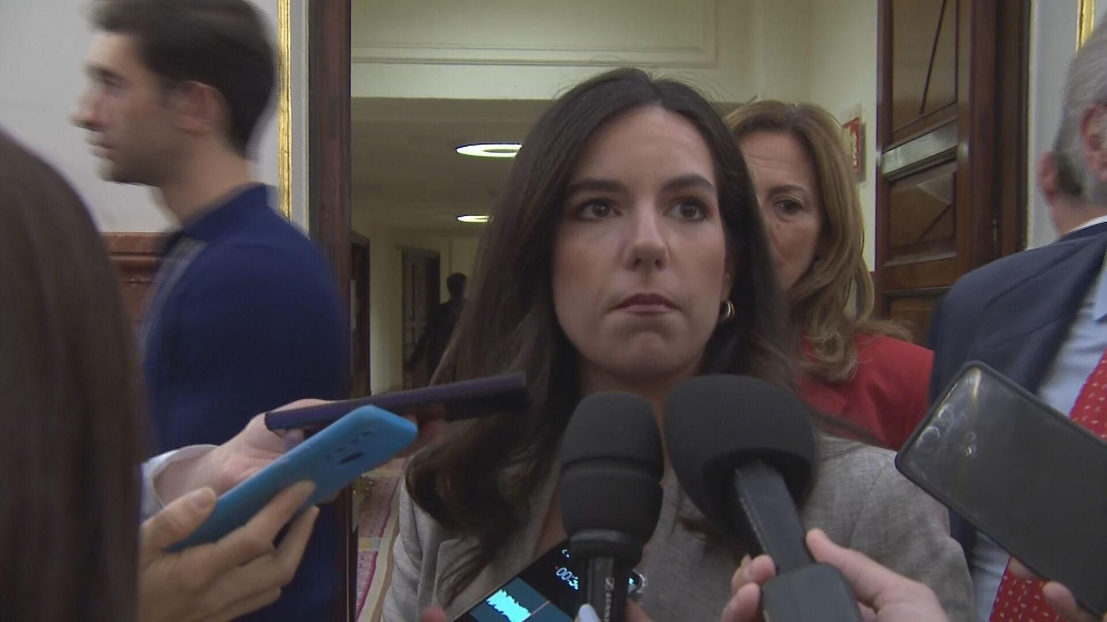 J046 CONGRESO DECLARACIONES PASILLOS 3FIN frame 1818