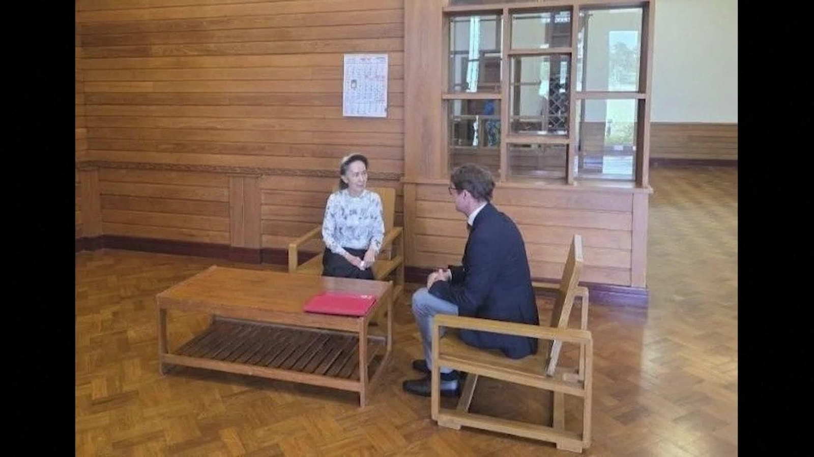 va cruz roja publica fotos nobel birmana