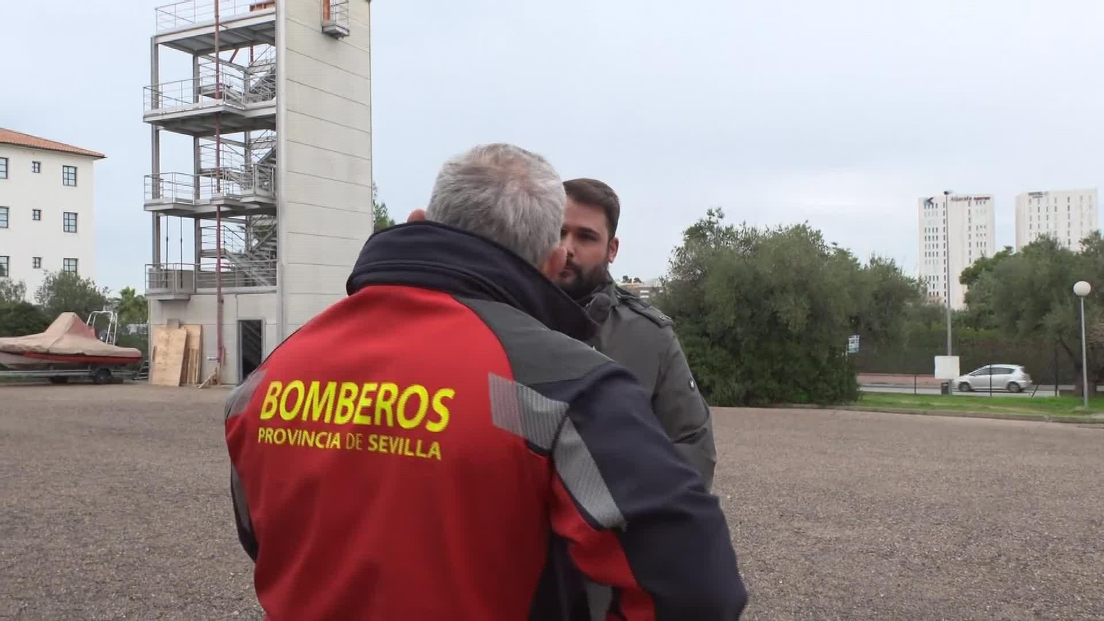 V059-SEVILLA BOMBEROS SOBRE PELIGROS BENGALAS