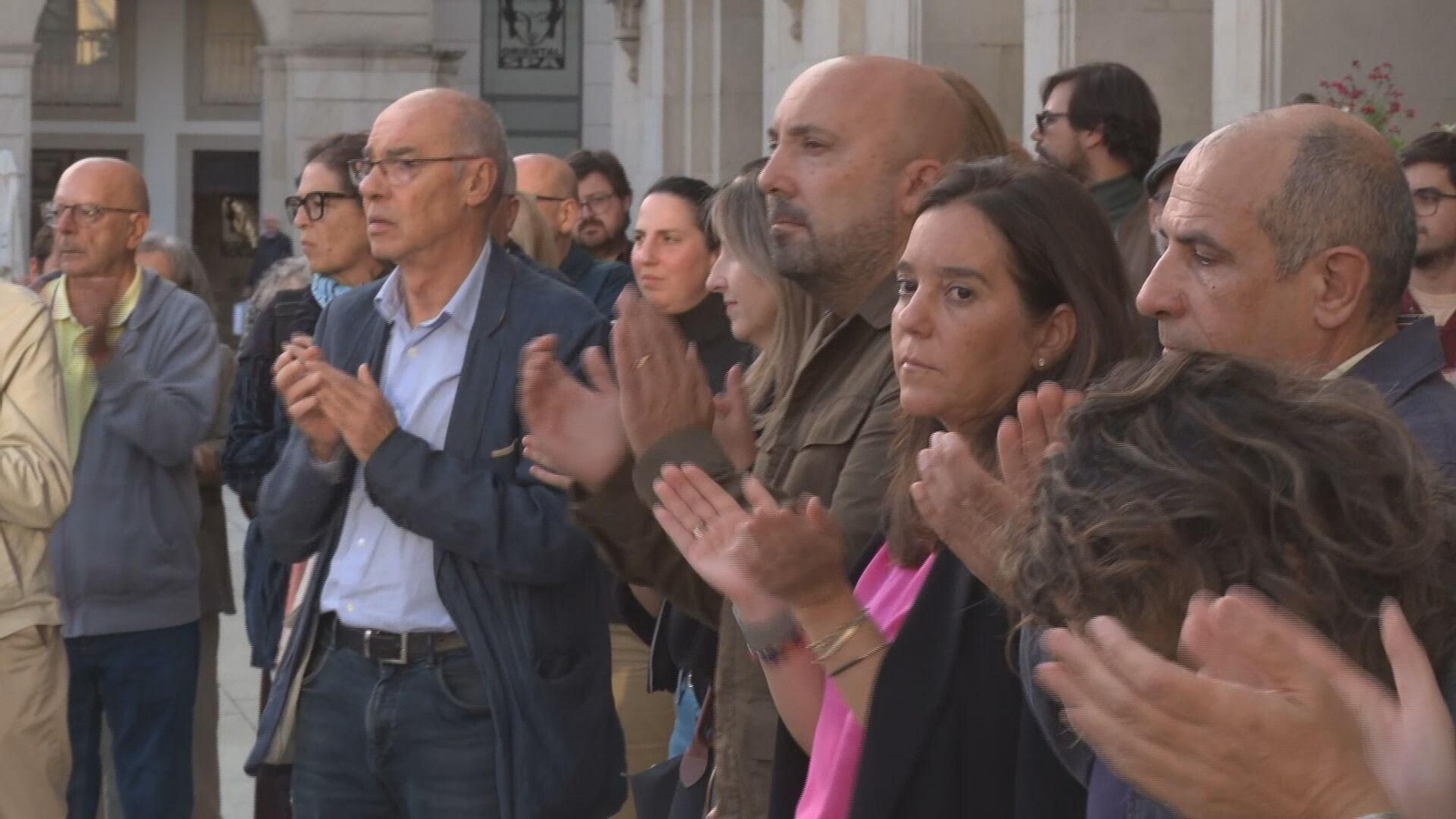 J081-A CORUÑA AYUNTAMIENTO MINUTO SILENCIO MARICARMEN