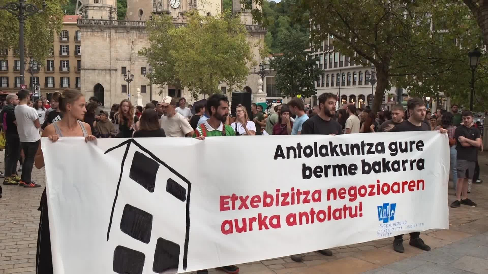 X010-BILBAO ACAMPADA PROTESTA VIVIENDA