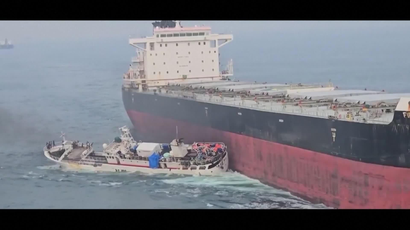 web carguero contra pesquero chino