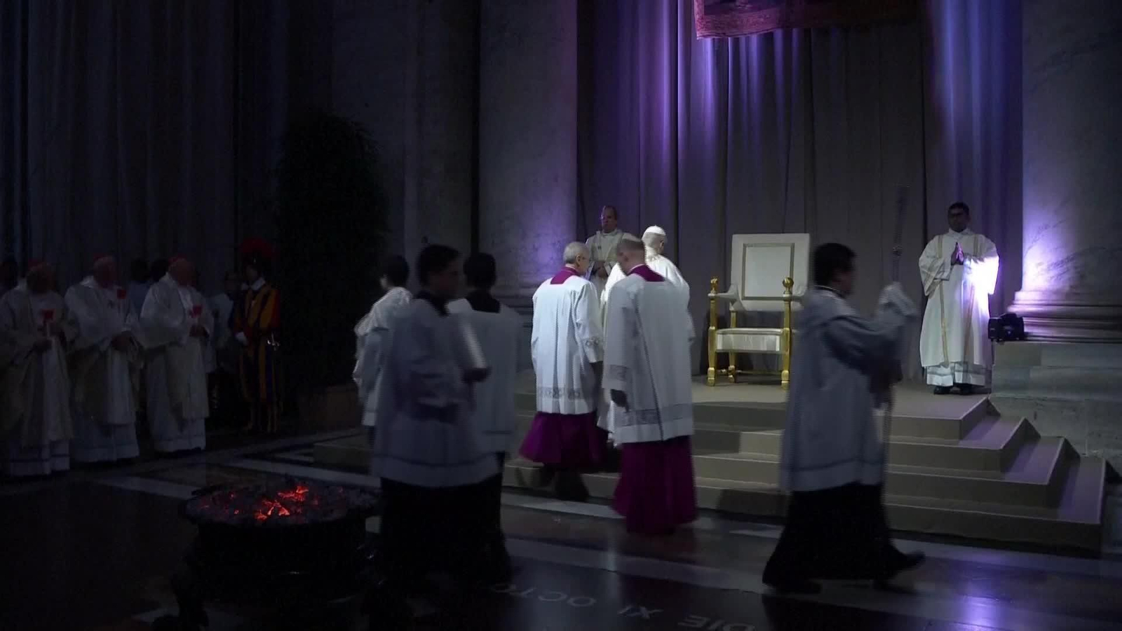 D002-VATICANO PAPA VIGILIA SABADO SANTO