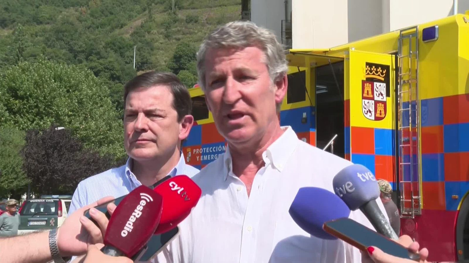 Feijóo asegura que los incendios son una “crisis nacional” y pide al  Gobierno que despliegue el Ejército