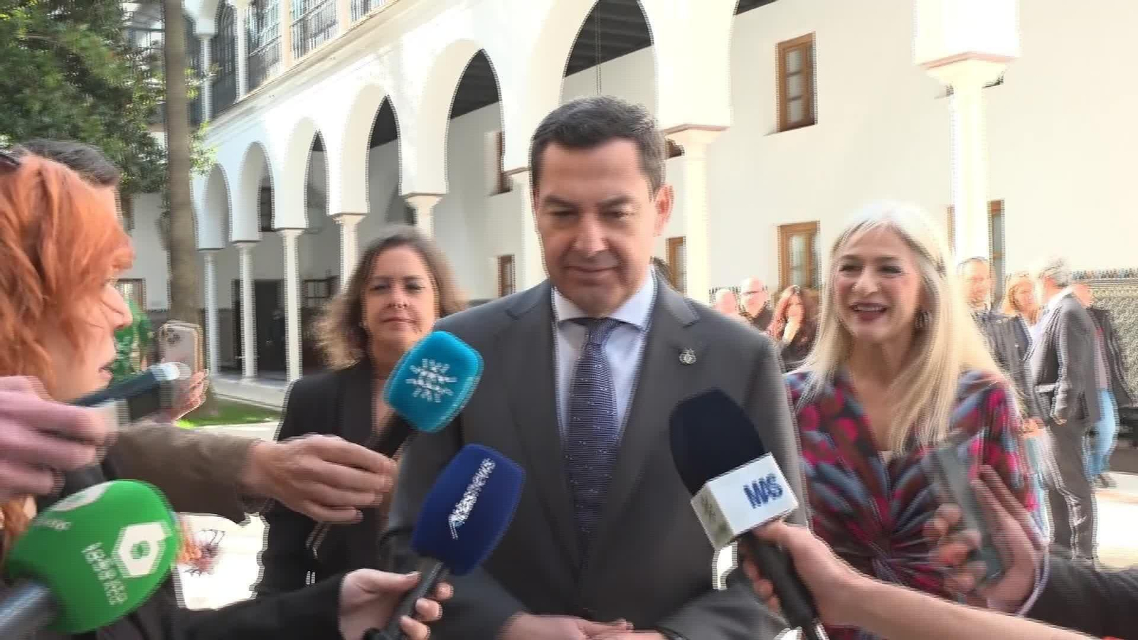 J046-SEVILLA JUAN MANUEL MORENO SOBRE EMERITO