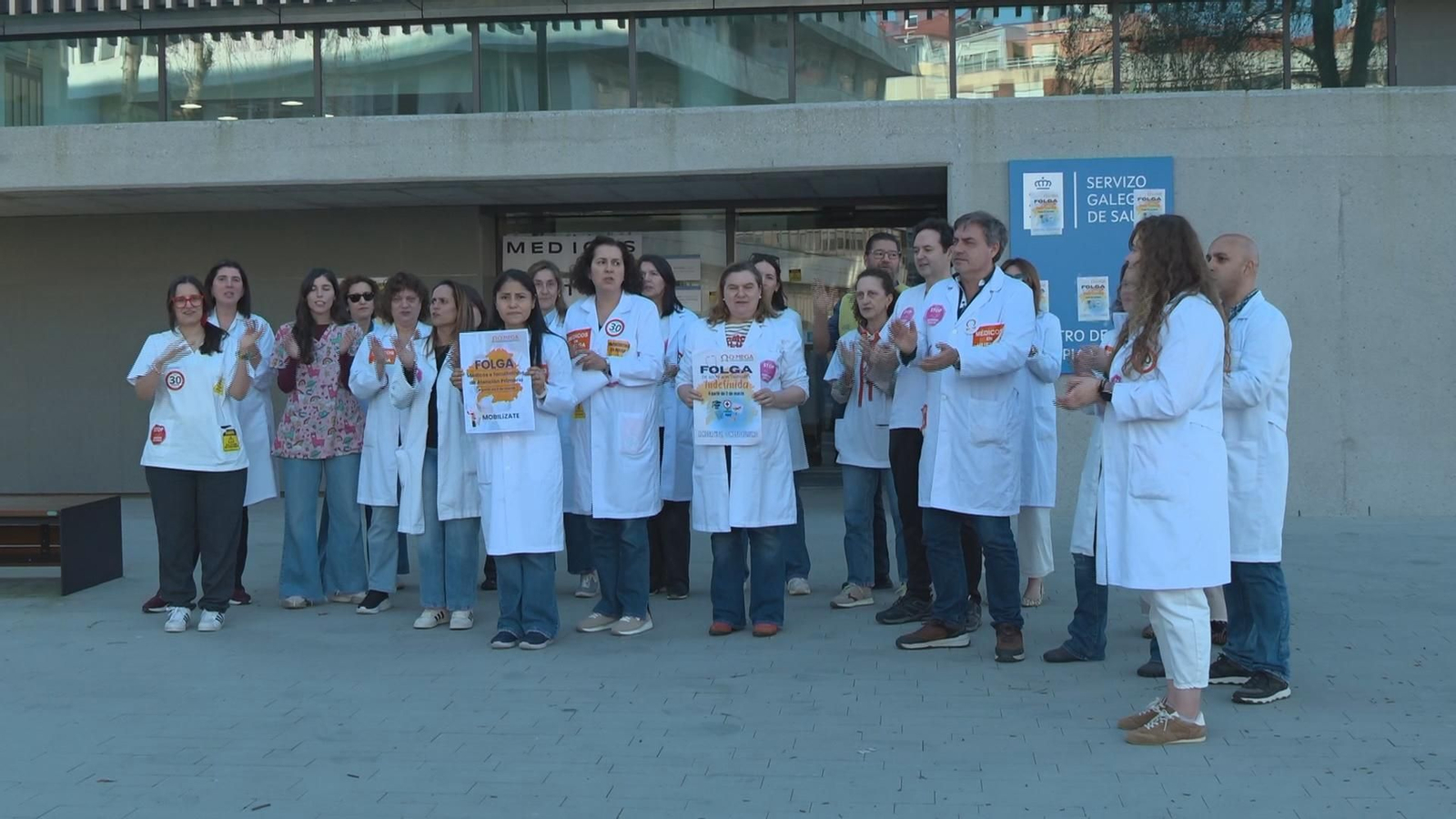 Un grupo de médicos de familia mantiene su encierro en el centro de salud