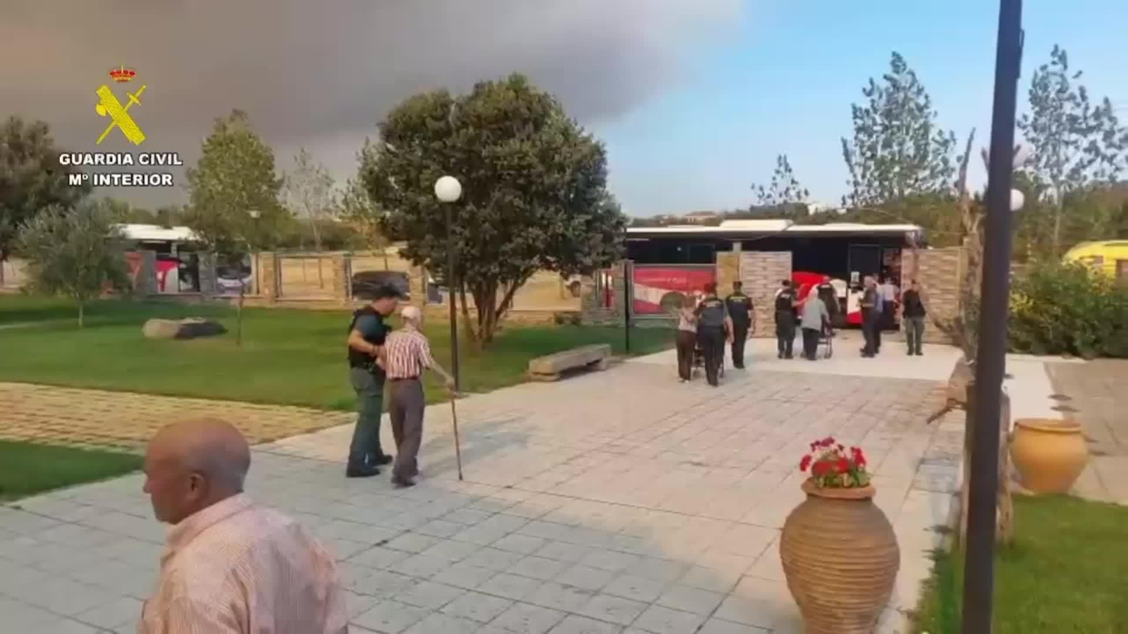 J020-ZAMORA INCENDIO FERMOSELLE DESALOJADOS