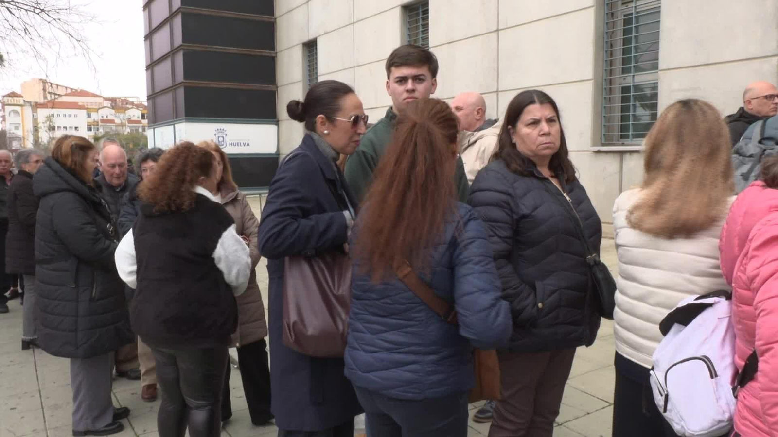 J079-HUELVA PRIMERAS ENTRADAS Y AMBIENTE FUNERAL TARDE