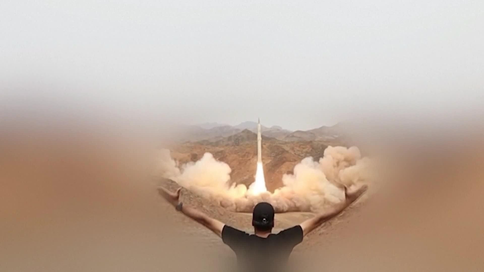 M066-IRAN LANZAMIENTO DE COHETES