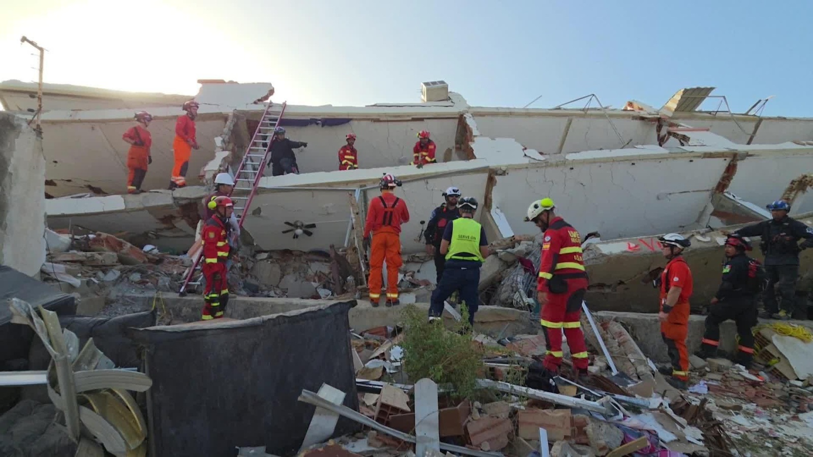 J073-VENEZUELA UME BUSQUEDA TERREMOTO TARDE