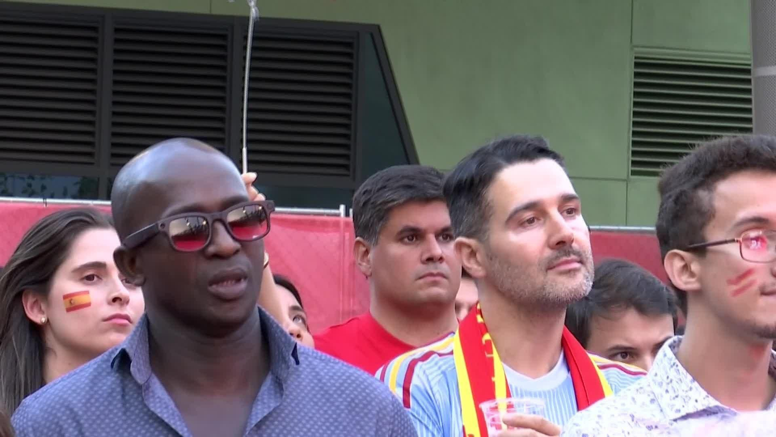 V011-EEUU LOUZAN Y AMBIENTE FAN ZONE SELECCIÓN