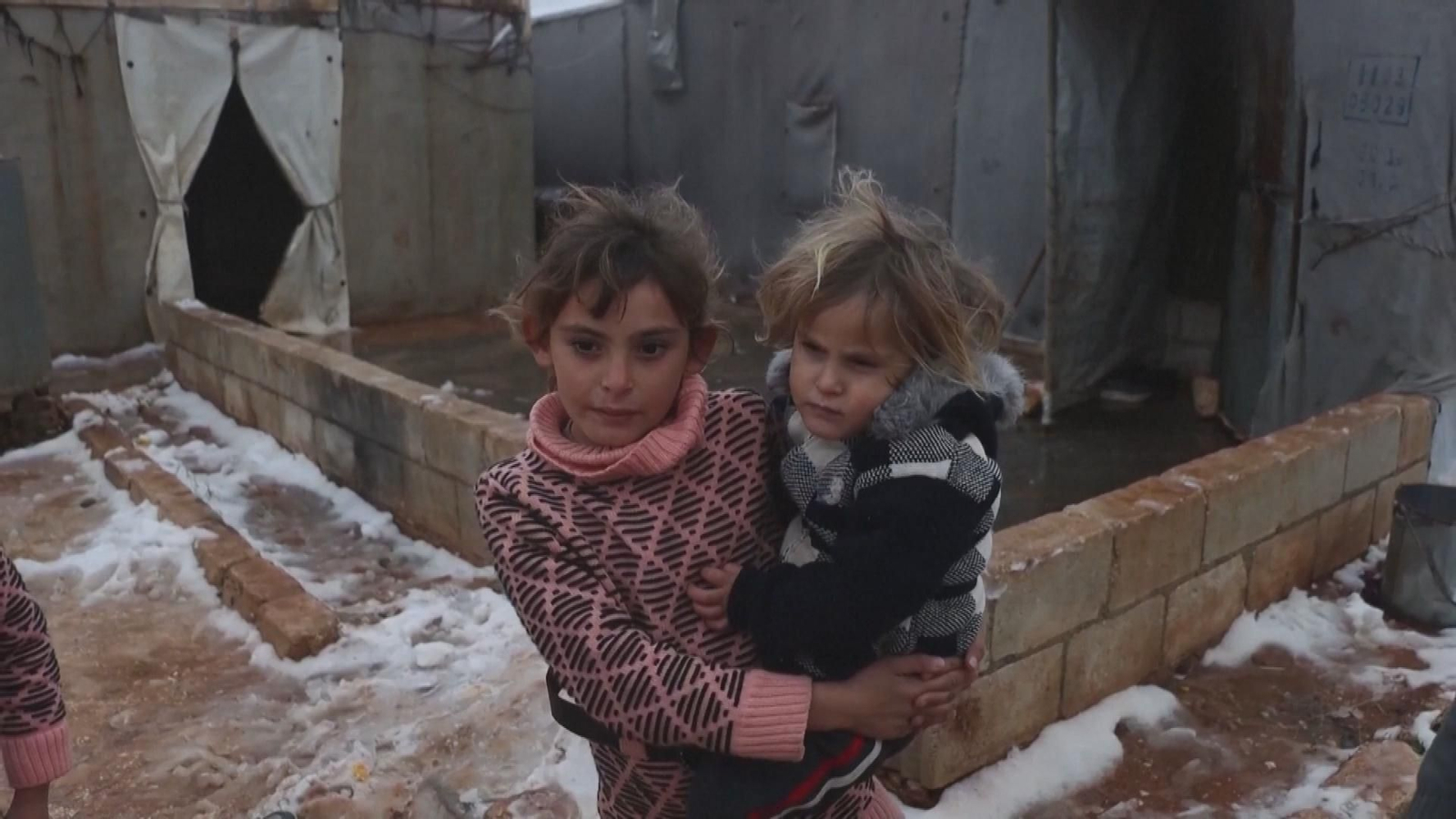 Las intensas nevadas agravan la situación de los desplazados por la guerra en el noroeste de Siria